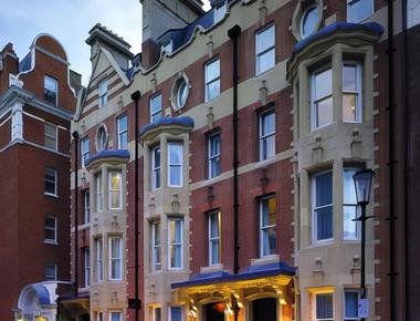 Top 7 Reasons to Stay at London Pied-à-Terre Phoenix House 